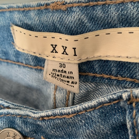 Tattered straight Leg Jeans - Picture 2 of 4